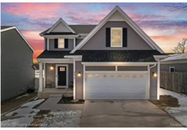 Beautiful Waterford MI home with 2 car attached garage